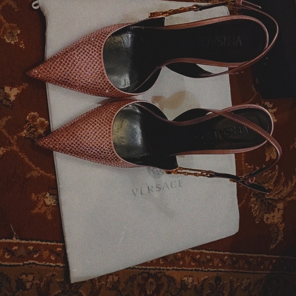 Versace - Picture 3 of 4